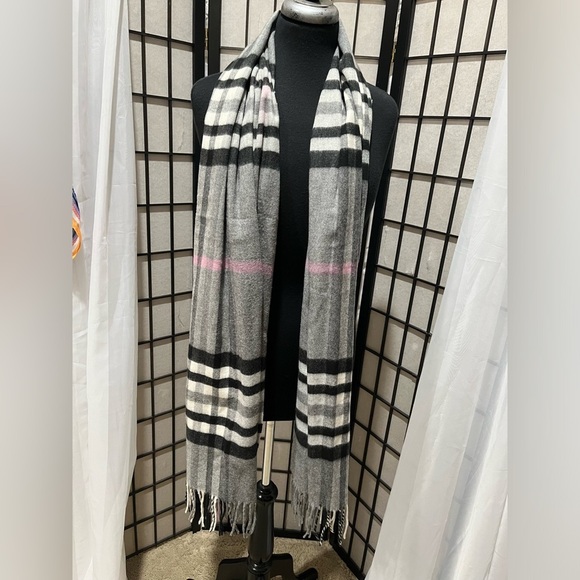 FRAAS CASHMINK , FEEL CASHMINK Women’s Gray Plaid Scarf: - Picture 5 of 8